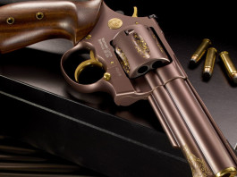 Da Nighthawk Custom e Korth il revolver Fleur de lis Da Nighthawk Custom e Korth il revolver Fleur de lis