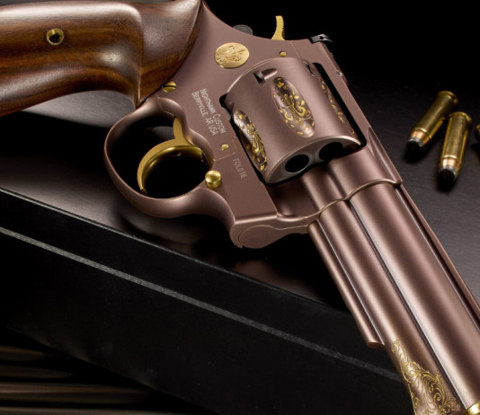 Da Nighthawk Custom e Korth il revolver Fleur de lis Da Nighthawk Custom e Korth il revolver Fleur de lis