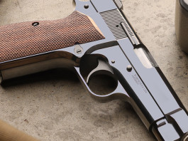 La brunitura lucida per la Springfield Armory Sa-35 La brunitura lucida per la Springfield Armory Sa-35